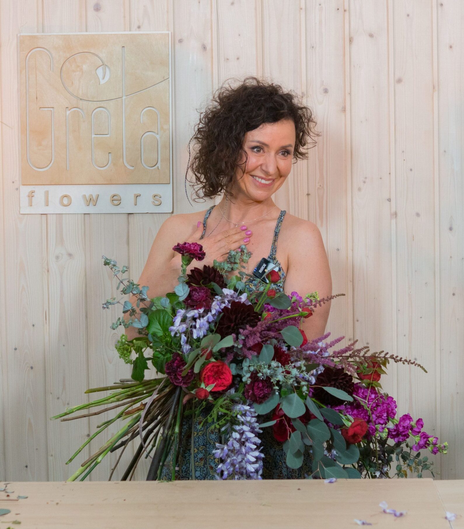 KURS FLORYSTYCZNY, SZKOLENIE FLORYSTYCZNE OD PODSTAW, NAUKA FLORYSTYKI, KURS STACJONARNY, GRETAFLOWERS ACADEMY, KWIACIARNIA GRETAFLOWERS W BOR&Oacute;WCU, AKADEMIA FLORYSTYKI, SZKOŁA FLORYSTYCZNA, SZKOLENIA FLORYSTYCZNE