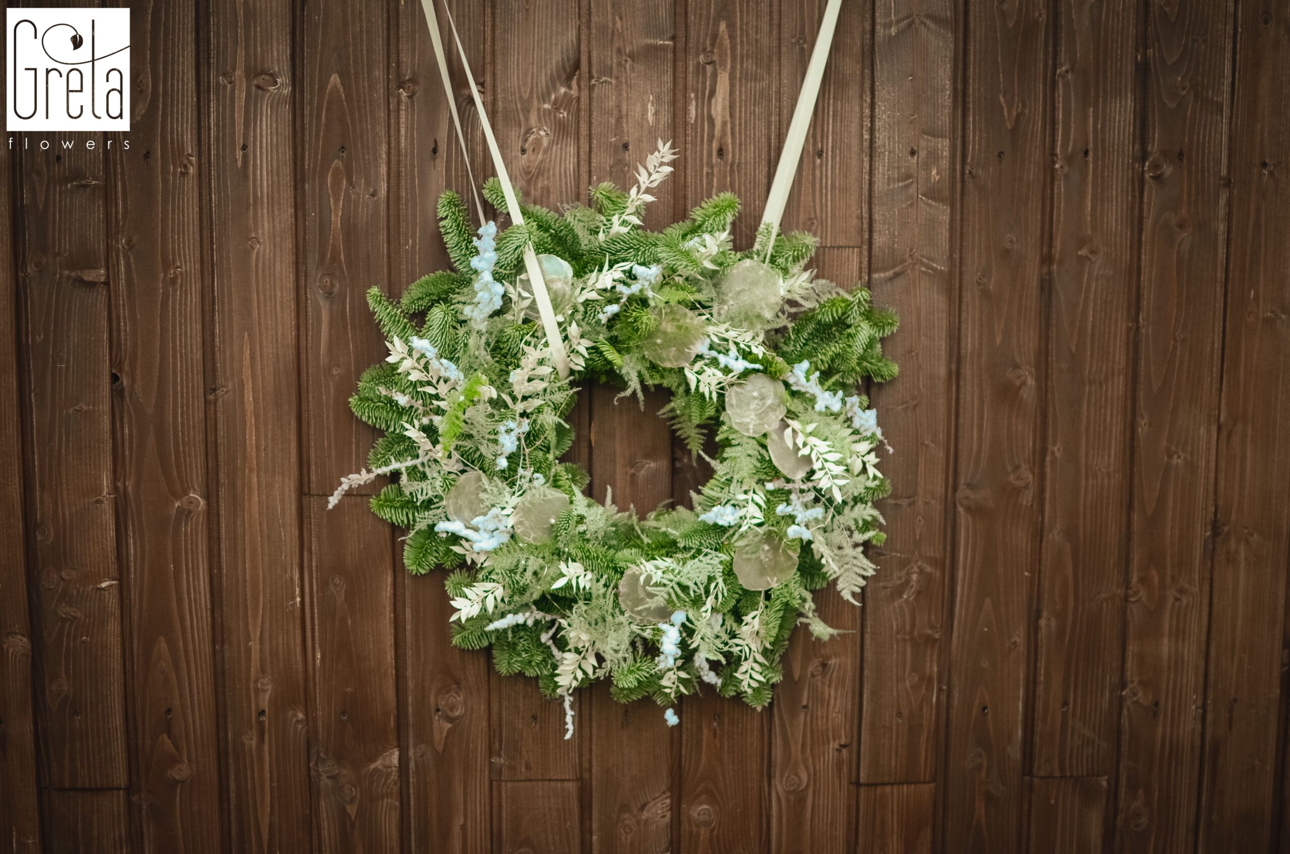 gwiazdka w 90 minut online, kurs tworzenia dekoracji świątecznych, dekoracje świąteczne z żywych kwiat&oacute;w, dekoracje świąteczne ze sztucznych kwiat&oacute;w, florystyczne dekoracje bożonarodzeniowe, kompozycje świąteczne, jak zrobić dekorację świąteczną, dekoracje DIY na święta, dekoracje świąteczne krok po kroku, inspiracje świąteczne florystyczne, zasady tworzenia dekoracji świątecznych, planowanie dekoracji świątecznych kurs, kurs florystyczny świąteczny online Polska, dekoracje świąteczne handmade, pomysły na dekoracje świąteczne, GretaFlowers gwiazdka, akademia florystyczna online, szkolenie florystyczne online Polska, florystyka od podstaw kurs, akademia gretaflowers, szkoła gretaflowers, kwiaciarnia gretaflowers Bor&oacute;wiec, Katarzyna Greta Grondkowska