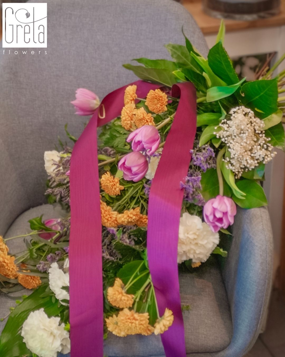 bukiety pogrzebowe, kompozycje pogrzebowe z żywych kwiat&oacute;w, bukiety kondolencyjne, florystyka pogrzebowa, dekoracje kwiatowe na pogrzeb, kompozycje żałobne, jak wykonać bukiet pogrzebowy, bukiety pogrzebowe inspiracje, bukiety pogrzebowe krok po kroku, inspiracje florystyka pogrzebowa, zasady tworzenia bukiet&oacute;w pogrzebowych, planowanie dekoracji pogrzebowych, florystyka pogrzebowa Polska, bukiety pogrzebowe handmade, pomysły na kompozycje żałobne, GretaFlowers florystyka pogrzebowa, akademia florystyczna online, szkolenie florystyczne online Polska, florystyka od podstaw kurs, akademia gretaflowers, szkoła gretaflowers, kwiaciarnia gretaflowers Bor&oacute;wiec, Katarzyna Greta Grondkowska