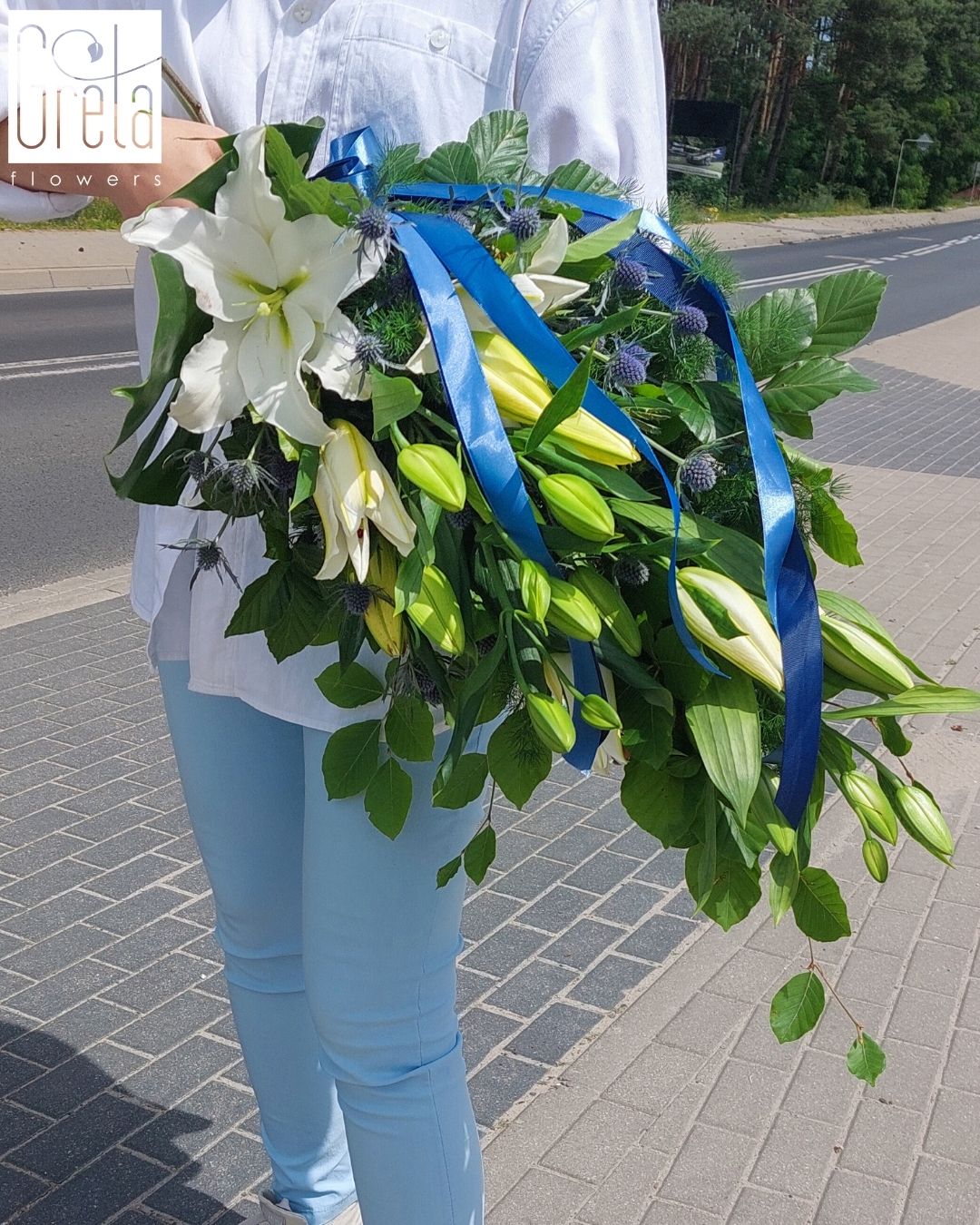 bukiety pogrzebowe, kompozycje pogrzebowe z żywych kwiat&oacute;w, bukiety kondolencyjne, florystyka pogrzebowa, dekoracje kwiatowe na pogrzeb, kompozycje żałobne, jak wykonać bukiet pogrzebowy, bukiety pogrzebowe inspiracje, bukiety pogrzebowe krok po kroku, inspiracje florystyka pogrzebowa, zasady tworzenia bukiet&oacute;w pogrzebowych, planowanie dekoracji pogrzebowych, florystyka pogrzebowa Polska, bukiety pogrzebowe handmade, pomysły na kompozycje żałobne, GretaFlowers florystyka pogrzebowa, akademia florystyczna online, szkolenie florystyczne online Polska, florystyka od podstaw kurs, akademia gretaflowers, szkoła gretaflowers, kwiaciarnia gretaflowers Bor&oacute;wiec, Katarzyna Greta Grondkowska